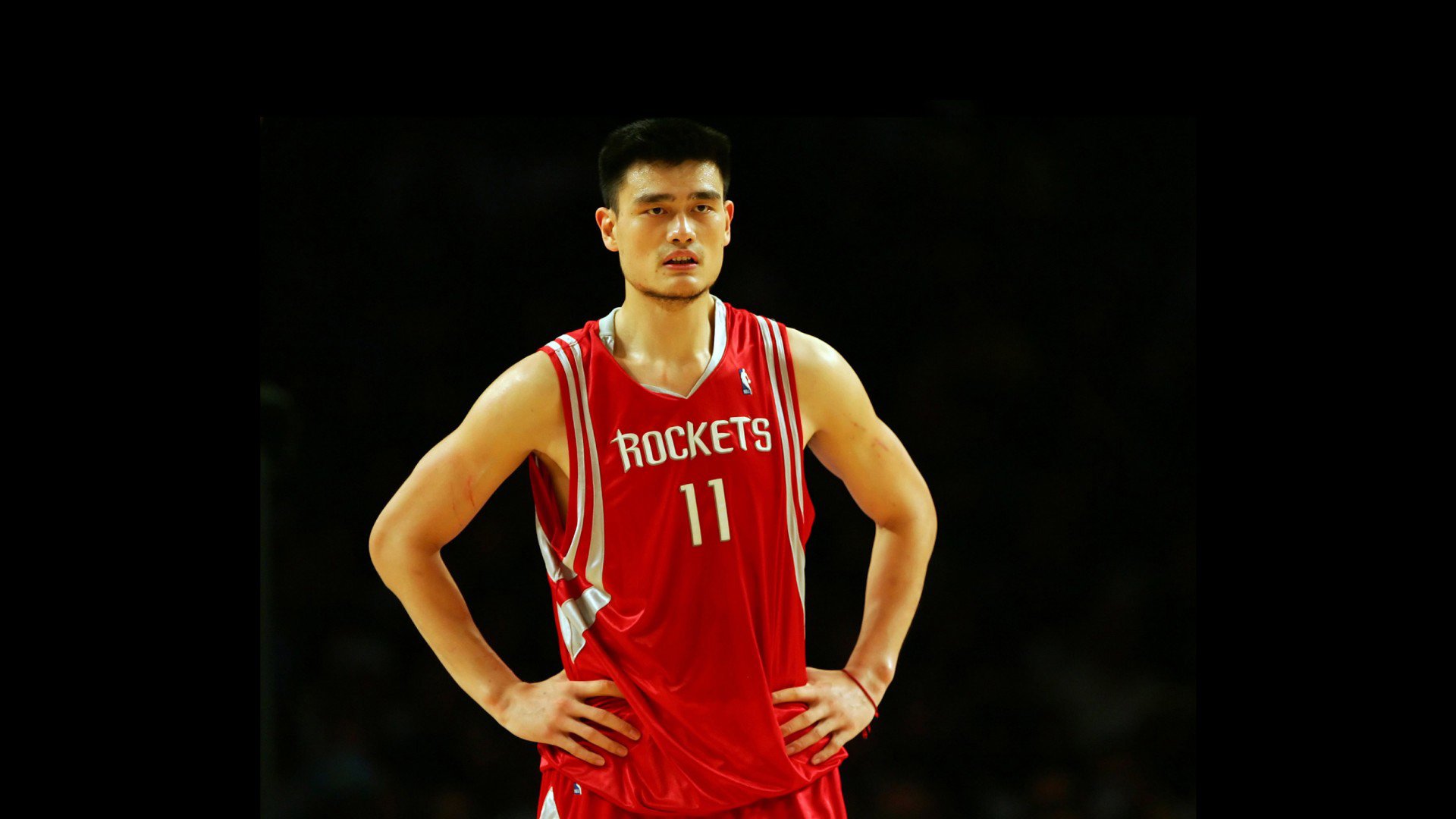 王曼昱复出首秀出彩，武汉三镇主场横扫巴黎圣日耳曼，豪取35连胜